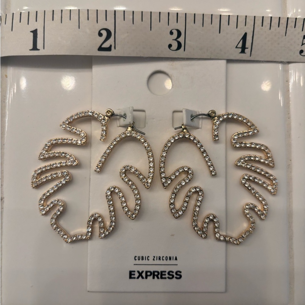 NWT-Express Gold Statement Leaf Earrings - Picture 1 of 7